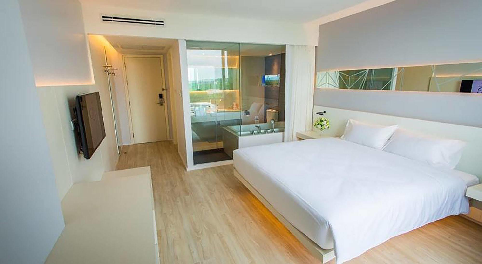 Crystal Hotel 핫야이 외부 사진