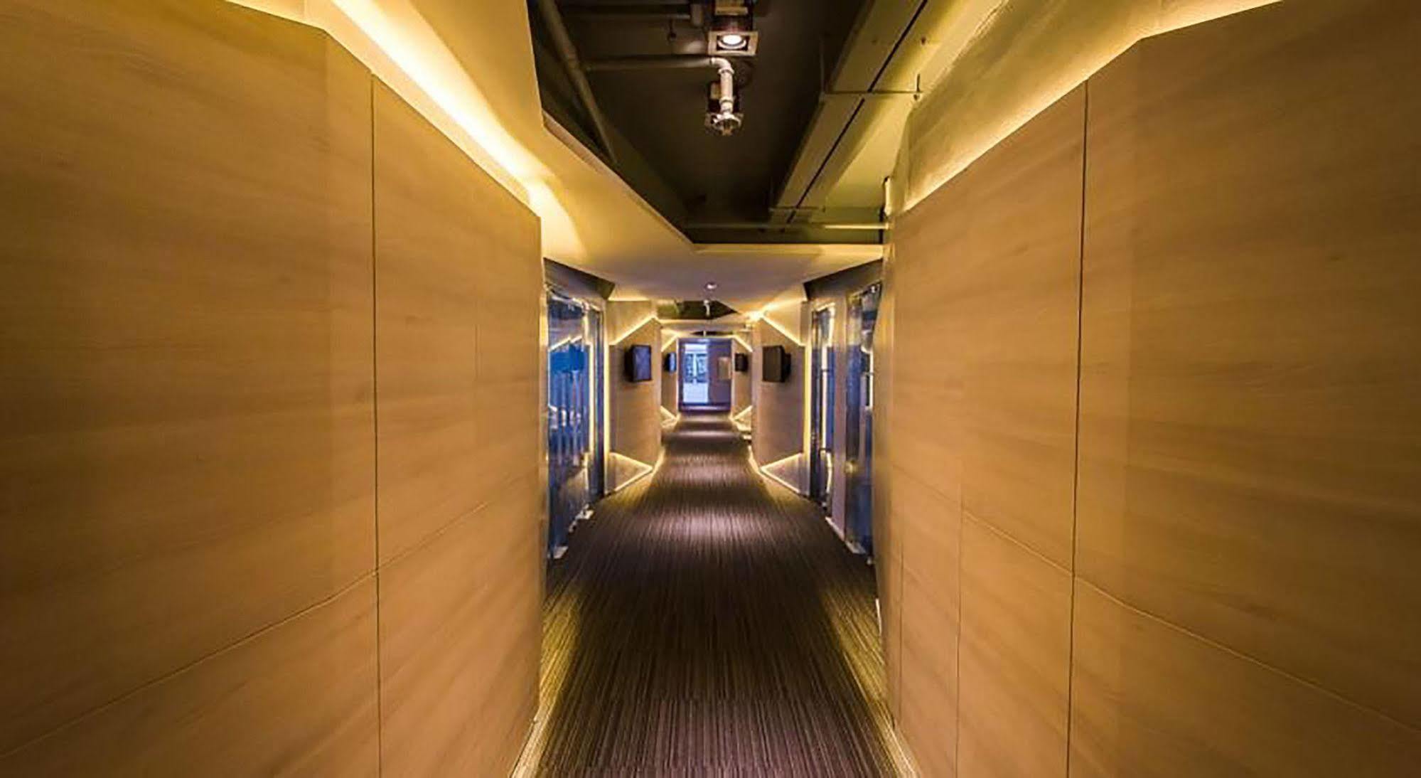 Crystal Hotel 핫야이 외부 사진